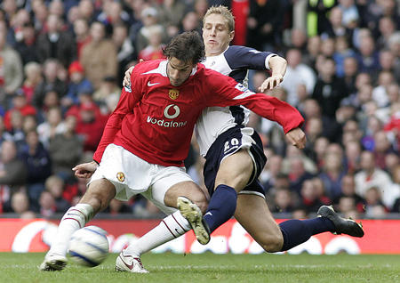 足球赛事中 足球赛事中